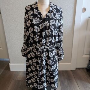 Brand New Size L AGB Black and White Floral Long Sleeve Dress